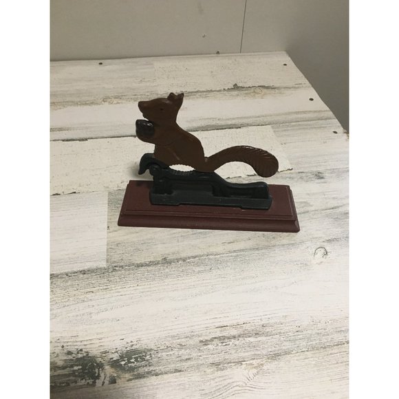 Wood & cast iron squirrel nut cracker vintage - Picture 1 of 5